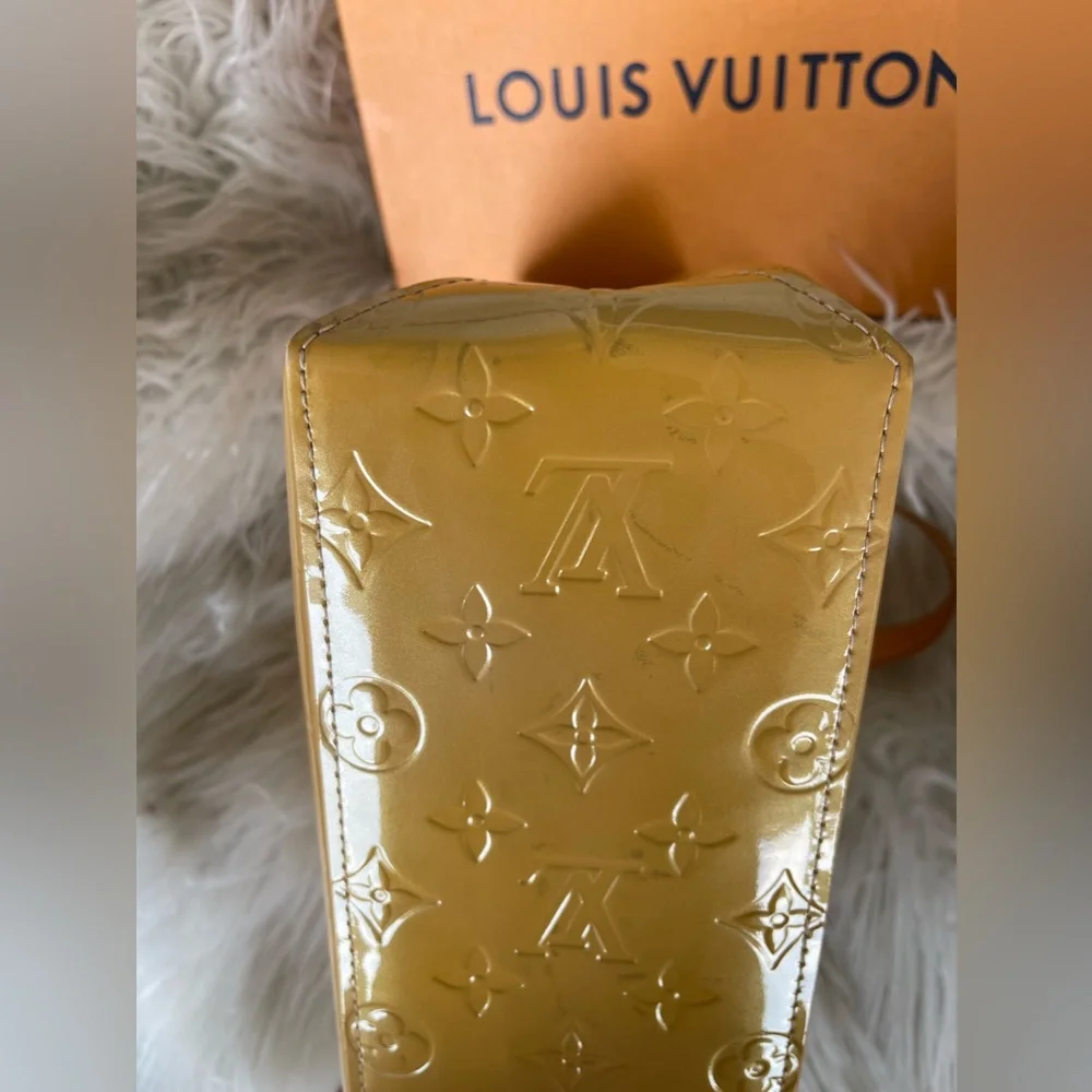 Authentic Louis Vuitton Reade PM - Picture 3 of 10